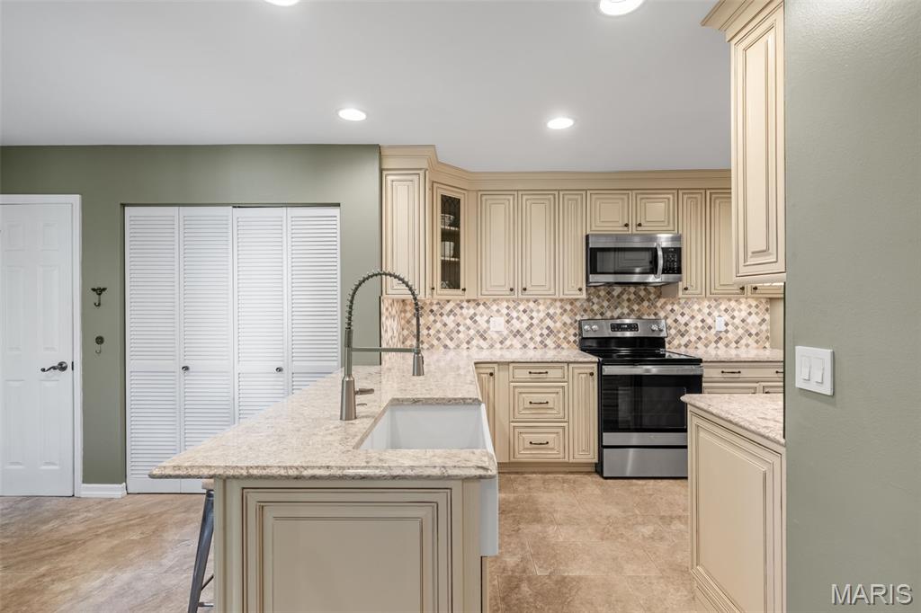 35 Ridgeview Cir Court Ballwin, MO 63021 - Photo 15 of 48