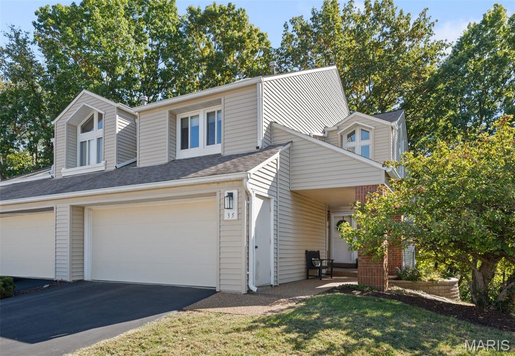 35 Ridgeview Cir Court Ballwin, MO 63021 - Photo 2 of 48