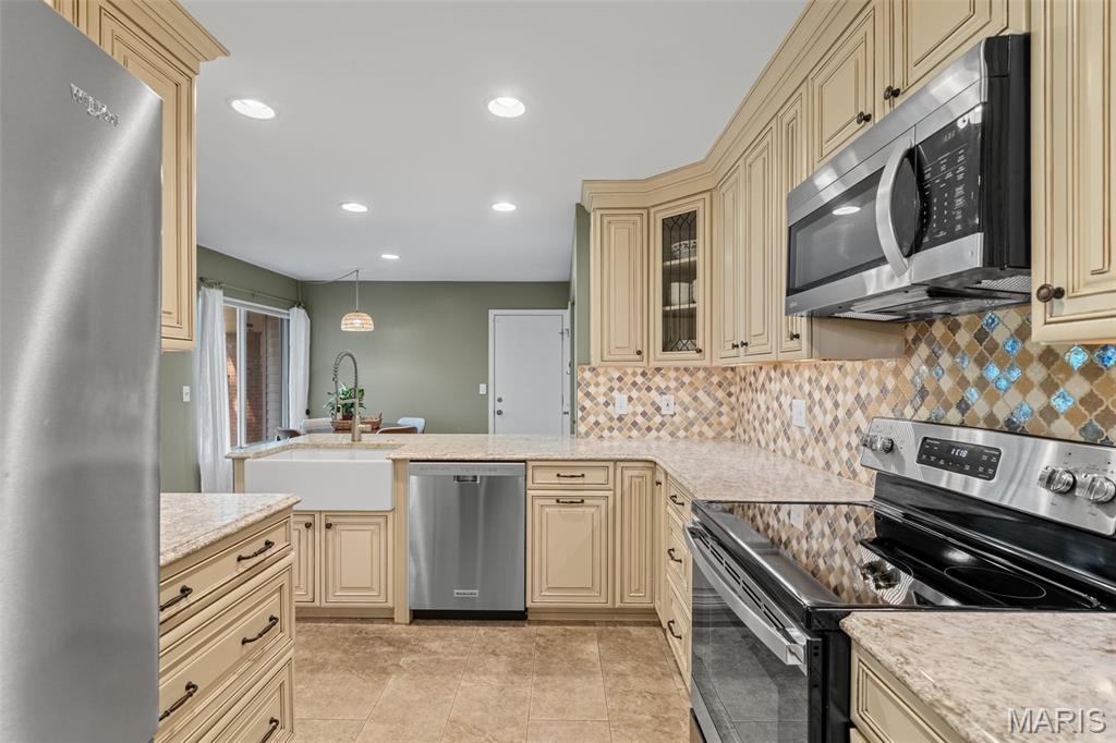 35 Ridgeview Cir Court Ballwin, MO 63021 - Photo 10 of 48