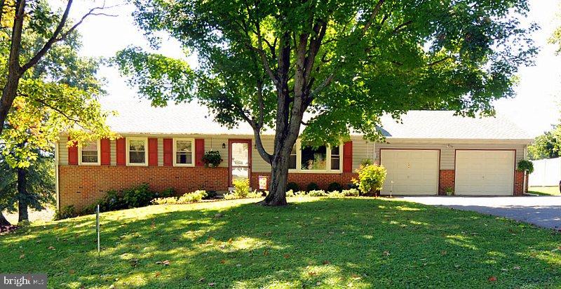 244 Brenneman Road Lancaster, PA 17603 - Photo 2 of 19 Gallery Image 2