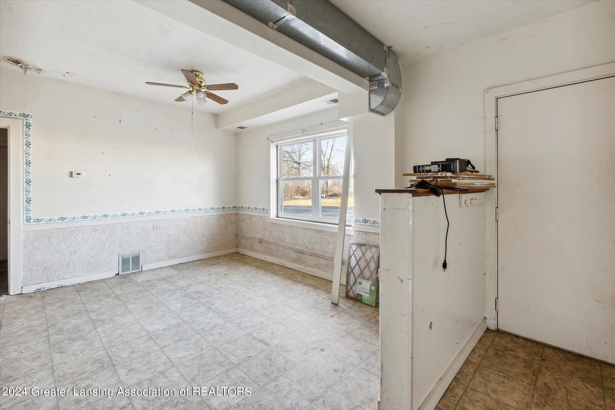 5884 East Round Lake Road Dewitt, MI 48820 - Photo 6 of 37 06-5884-Round-Lake-Rd-Laingsburg-MI-4884