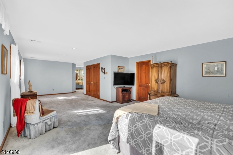10 Loriann Road Warren, NJ 07059 - Photo 25 of 34