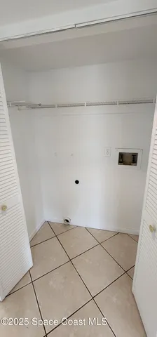 a view of a utility room