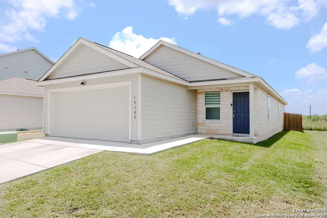 a view of an house with backyard and garage