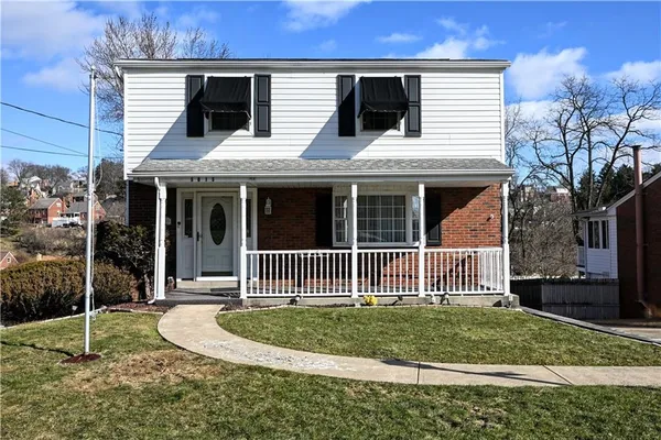 a view of outdoor space yard and porch