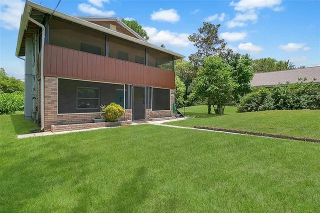 a view of a house with backyard