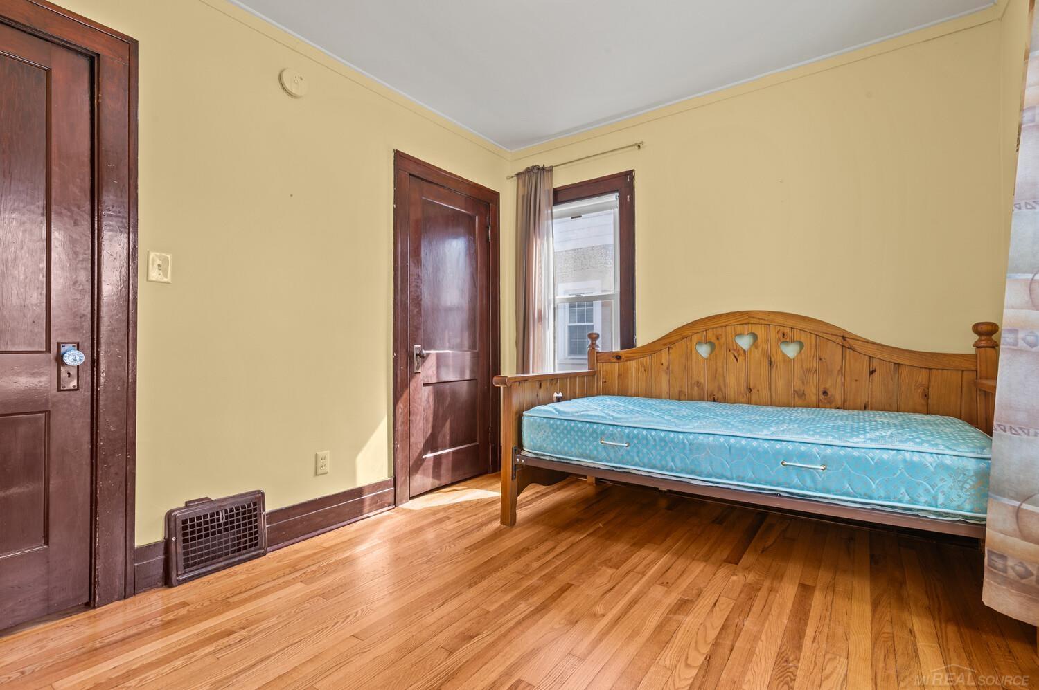 39 Riverside Drive Mount Clemens, MI 48043 - Photo 20 of 39 50135794-38b74dba-4308-4d60-8c9c-e2276aca9ff7.JPG