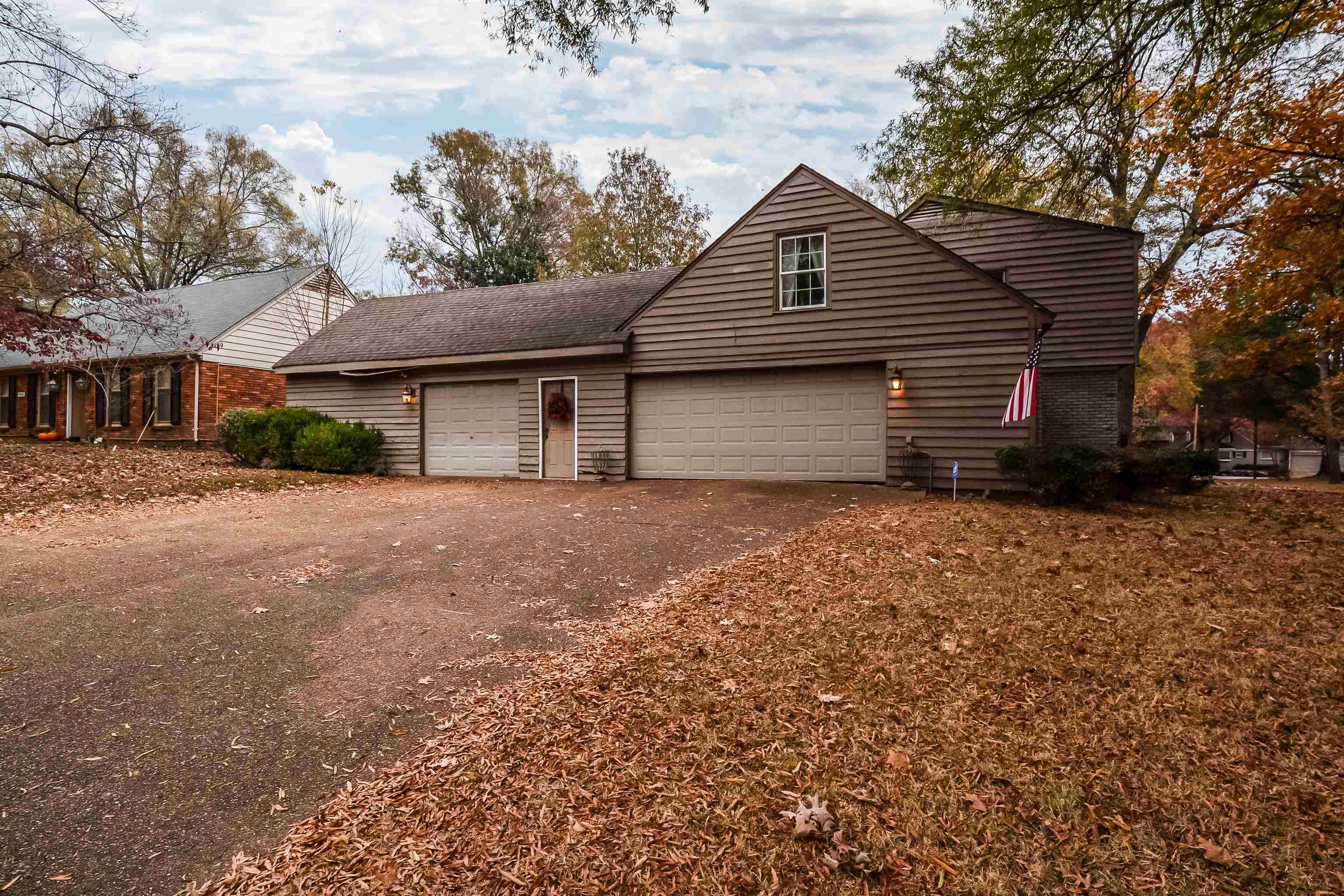 5302 Dee Road Memphis, TN 38117 - Photo 18 of 18 a front view of a house with a yard