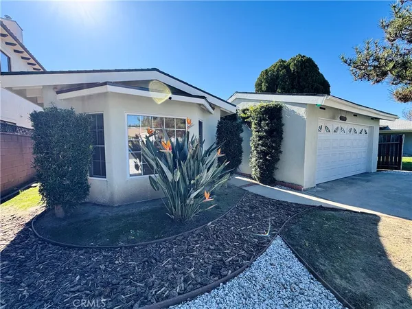 $5,500 | 12538 Collins Street, Valley Village, CA 91607