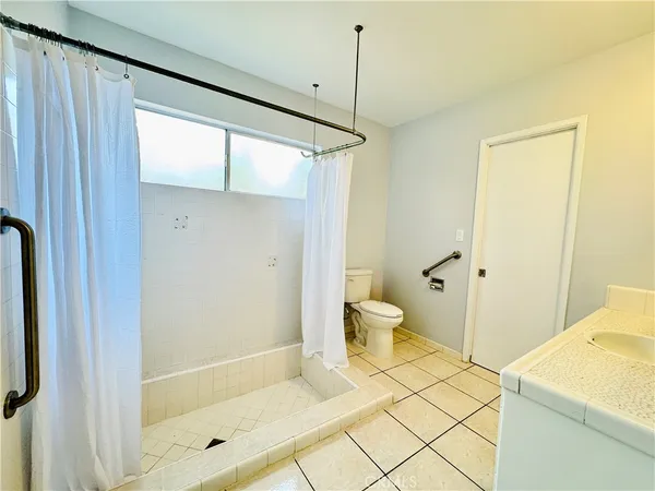 $5,500 | 12538 Collins Street, Valley Village, CA 91607