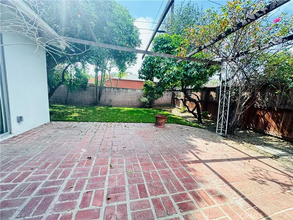 $5,500 | 12538 Collins Street, Valley Village, CA 91607