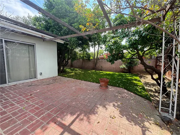 $5,500 | 12538 Collins Street, Valley Village, CA 91607