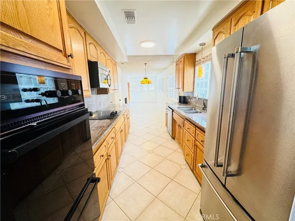 $5,500 | 12538 Collins Street, Valley Village, CA 91607