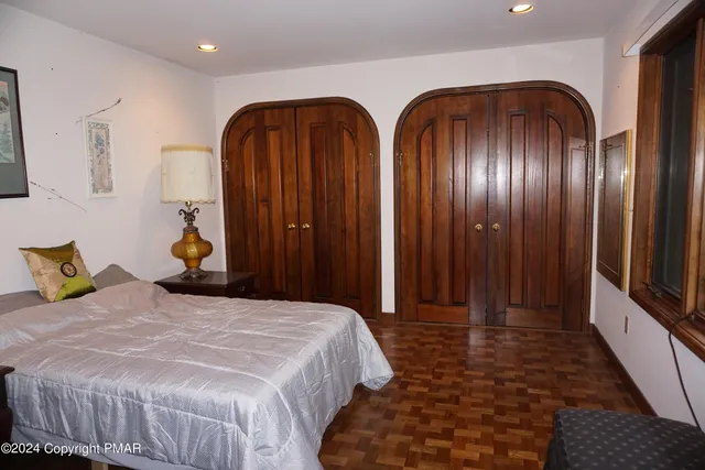 a view of a workspace with furniture