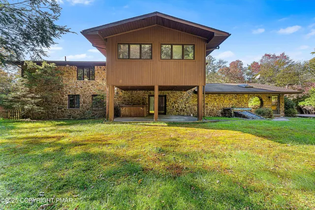 $950,000 | 6760 Bear Creek Boulevard, Wilkes Barre, PA 18702