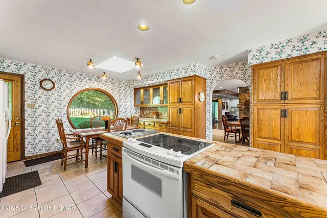 $950,000 | 6760 Bear Creek Boulevard, Wilkes Barre, PA 18702