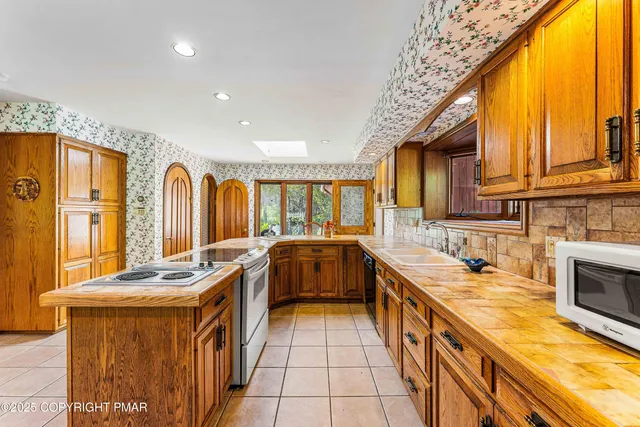 $950,000 | 6760 Bear Creek Boulevard, Wilkes Barre, PA 18702