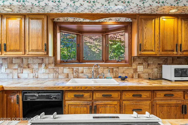 $950,000 | 6760 Bear Creek Boulevard, Wilkes Barre, PA 18702