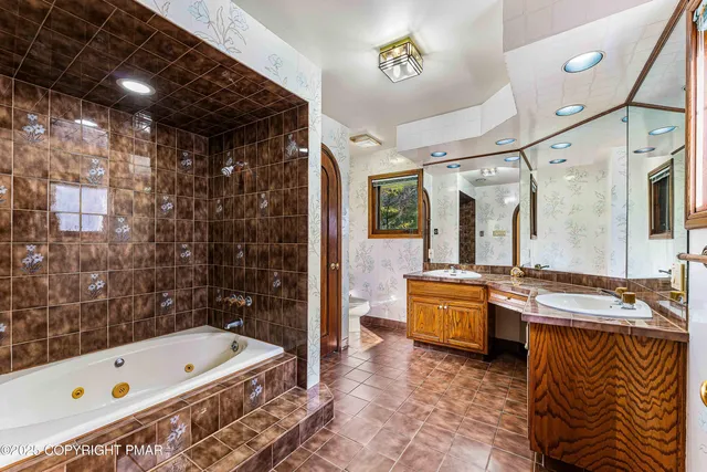 $950,000 | 6760 Bear Creek Boulevard, Wilkes Barre, PA 18702