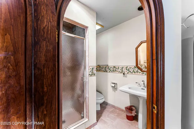 $950,000 | 6760 Bear Creek Boulevard, Wilkes Barre, PA 18702