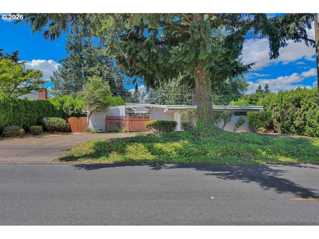 3270 Game Farm Road Springfield, OR 97477 - Photo 4 of 42