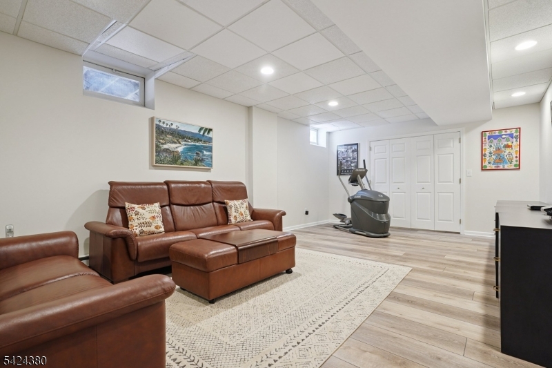 13 O'Brien Court Bedminster, NJ 07921 - Photo 41 of 50 a living room with furniture