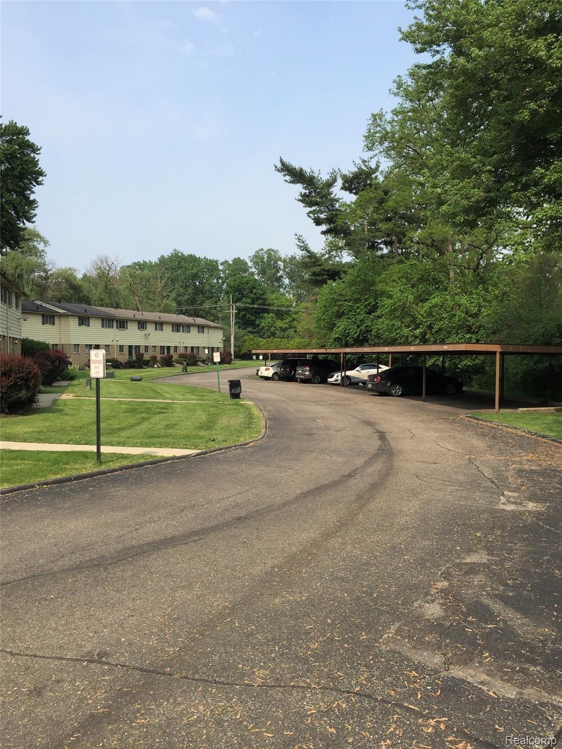 23680 Lahser Road Southfield, MI 48033 - Photo 18 of 19 main drive.jpg