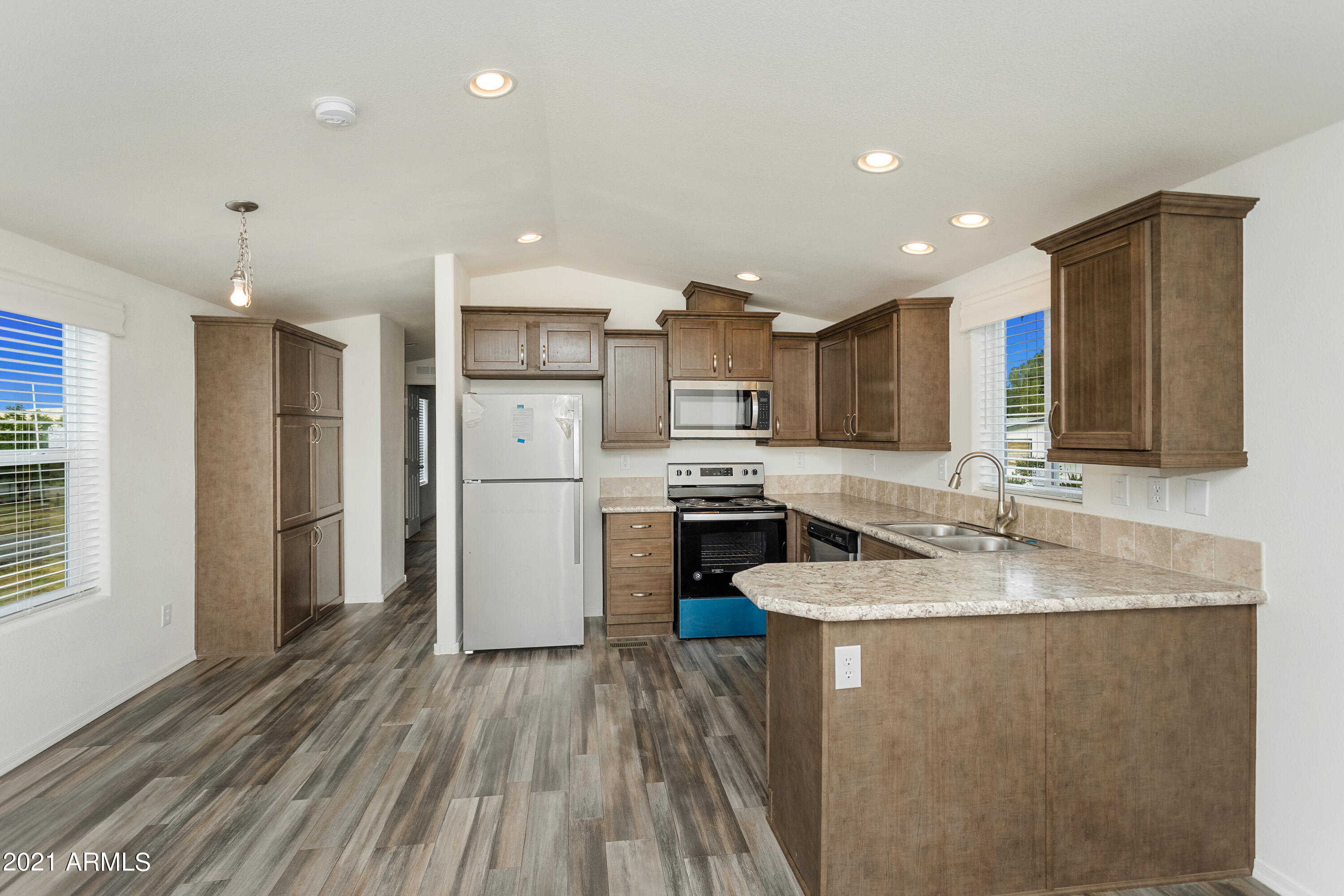 20796 East Antelope Road Mayer, AZ 86333 - Photo 10 of 23 008_Kitchen
