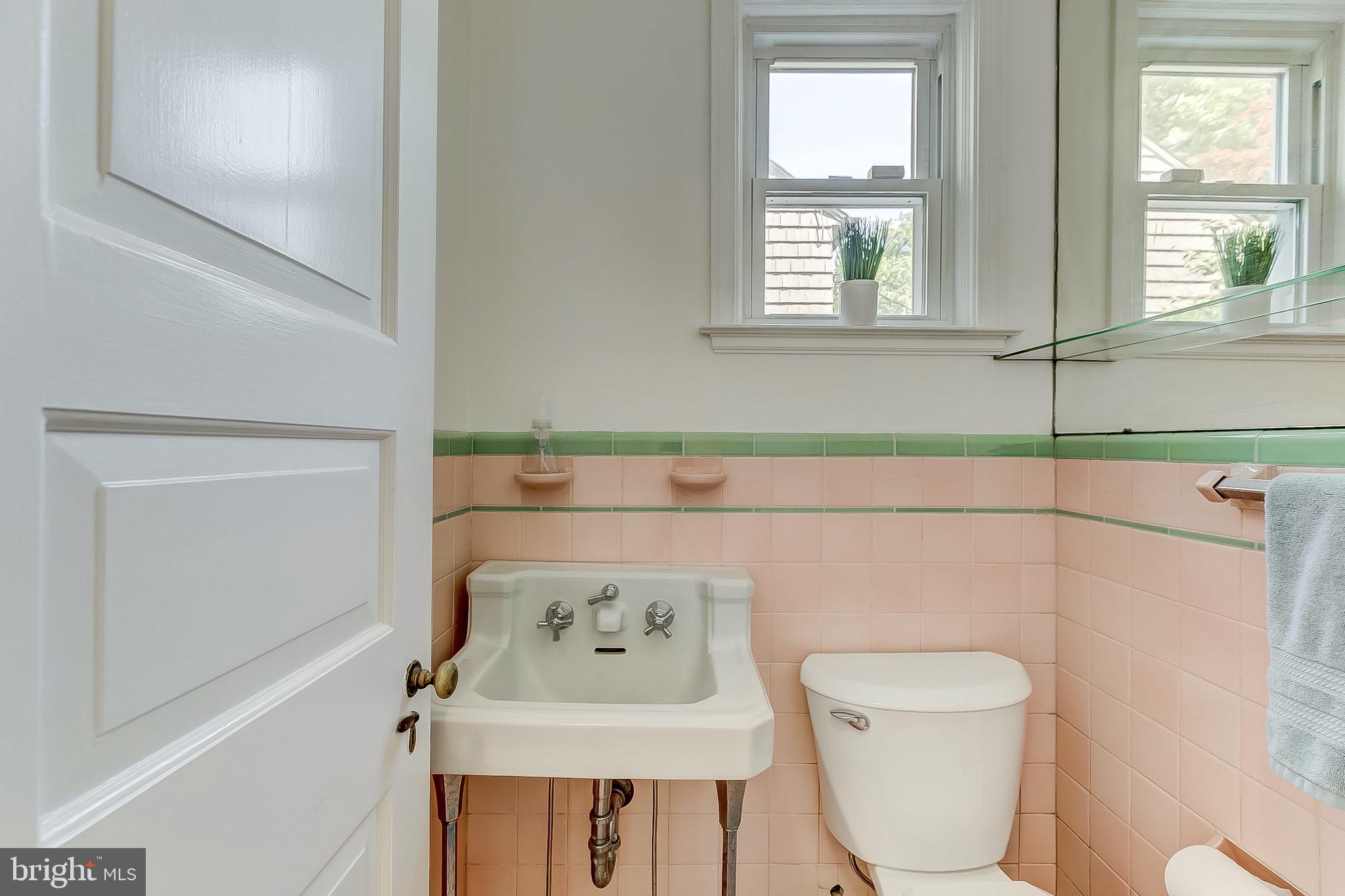 5707 Ridgedale Road Baltimore, MD 21209 - Photo 20 of 56 Main Level Vintage Half Bathroom
