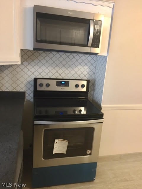17114 Kenyon Road Cleveland, OH 44120 - Photo 8 of 22 New Stainless Steele Stove & Microwave