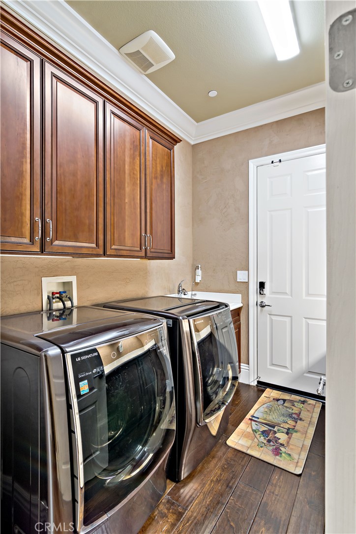 689 Crystal Mountain Circle Riverside, CA 92506 - Photo 36 of 74 Laundry