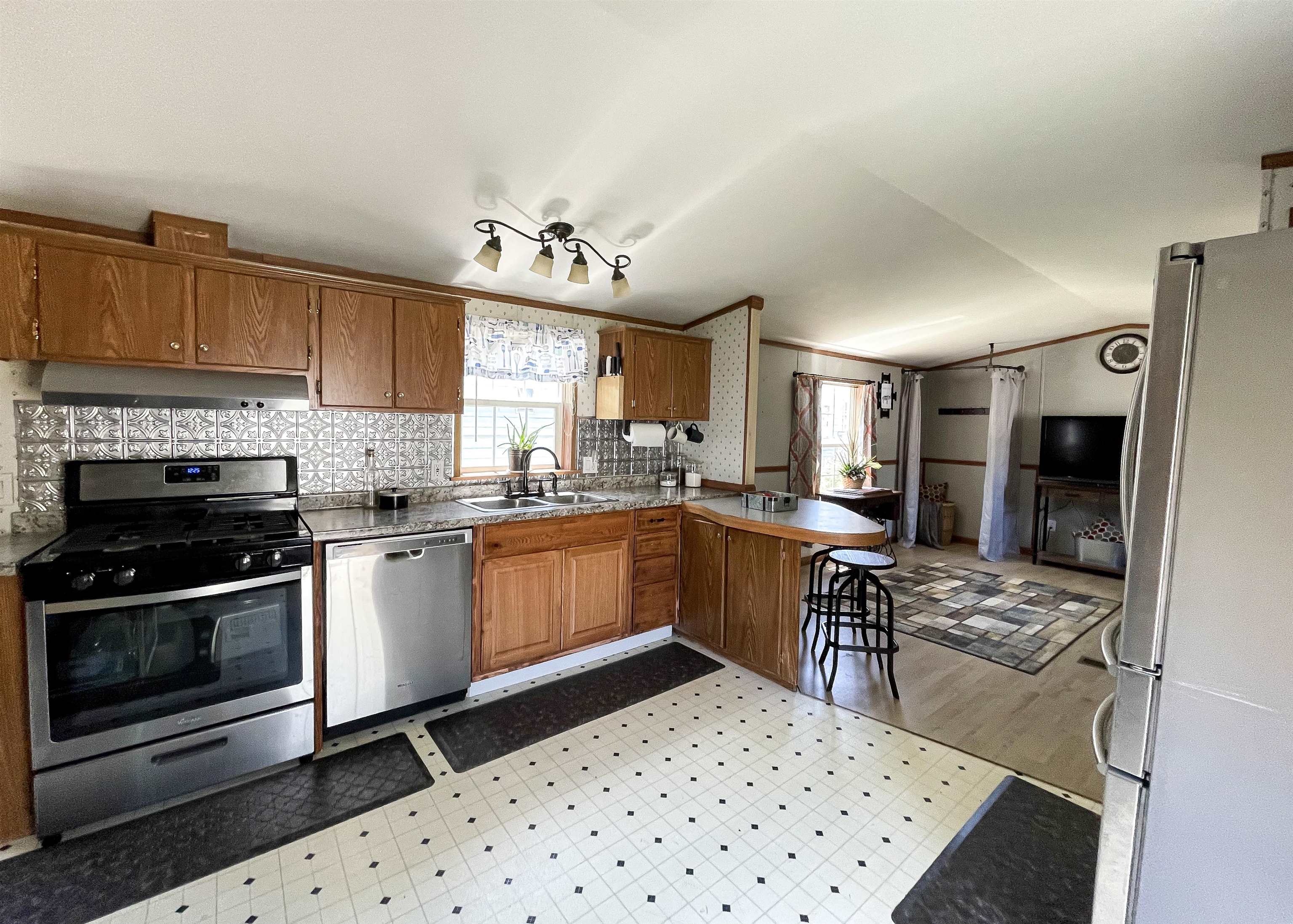40 Hampton Road, Unit B9 Exeter, NH 03833 - Photo 2 of 23