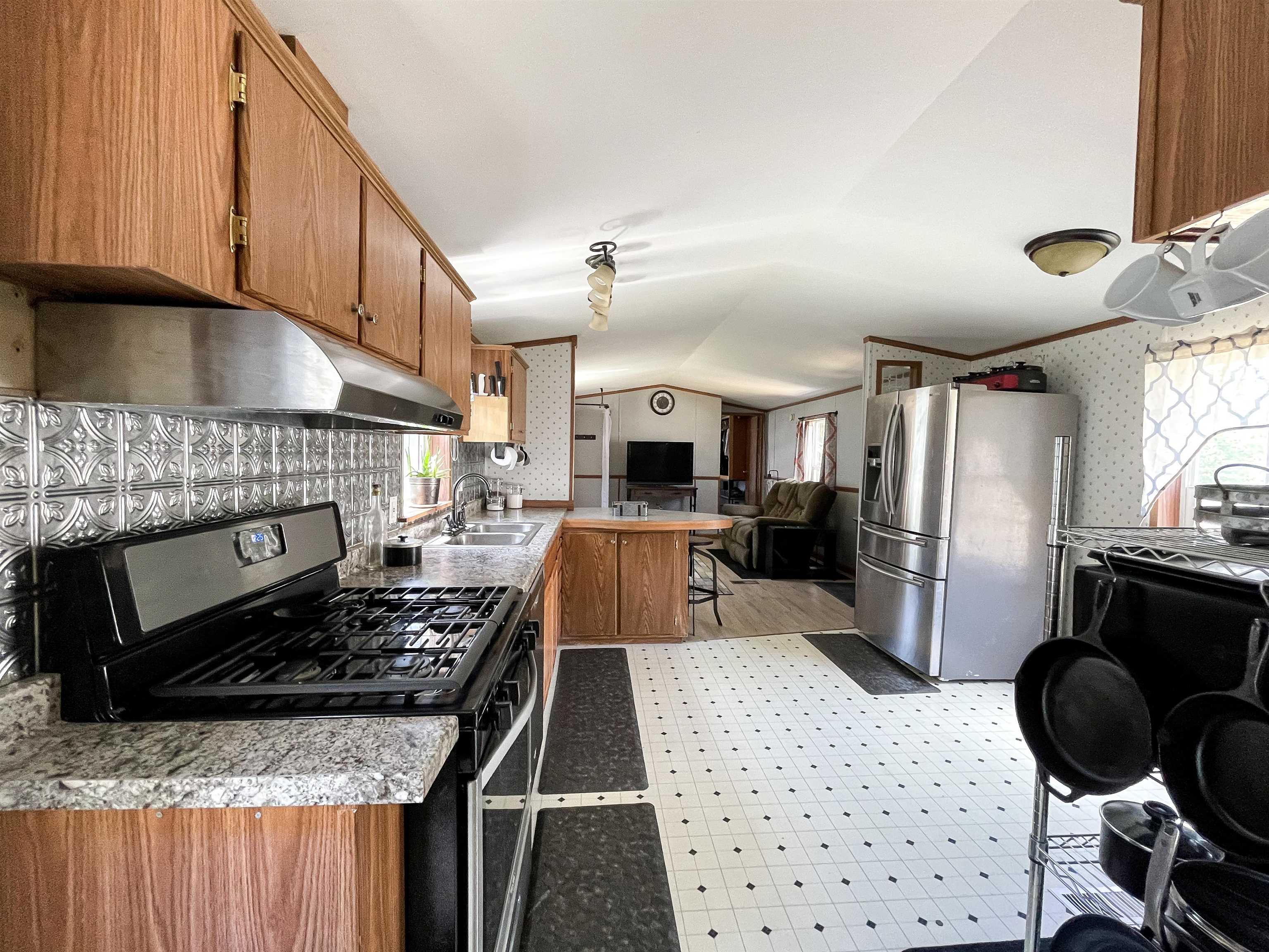 40 Hampton Road, Unit B9 Exeter, NH 03833 - Photo 3 of 23