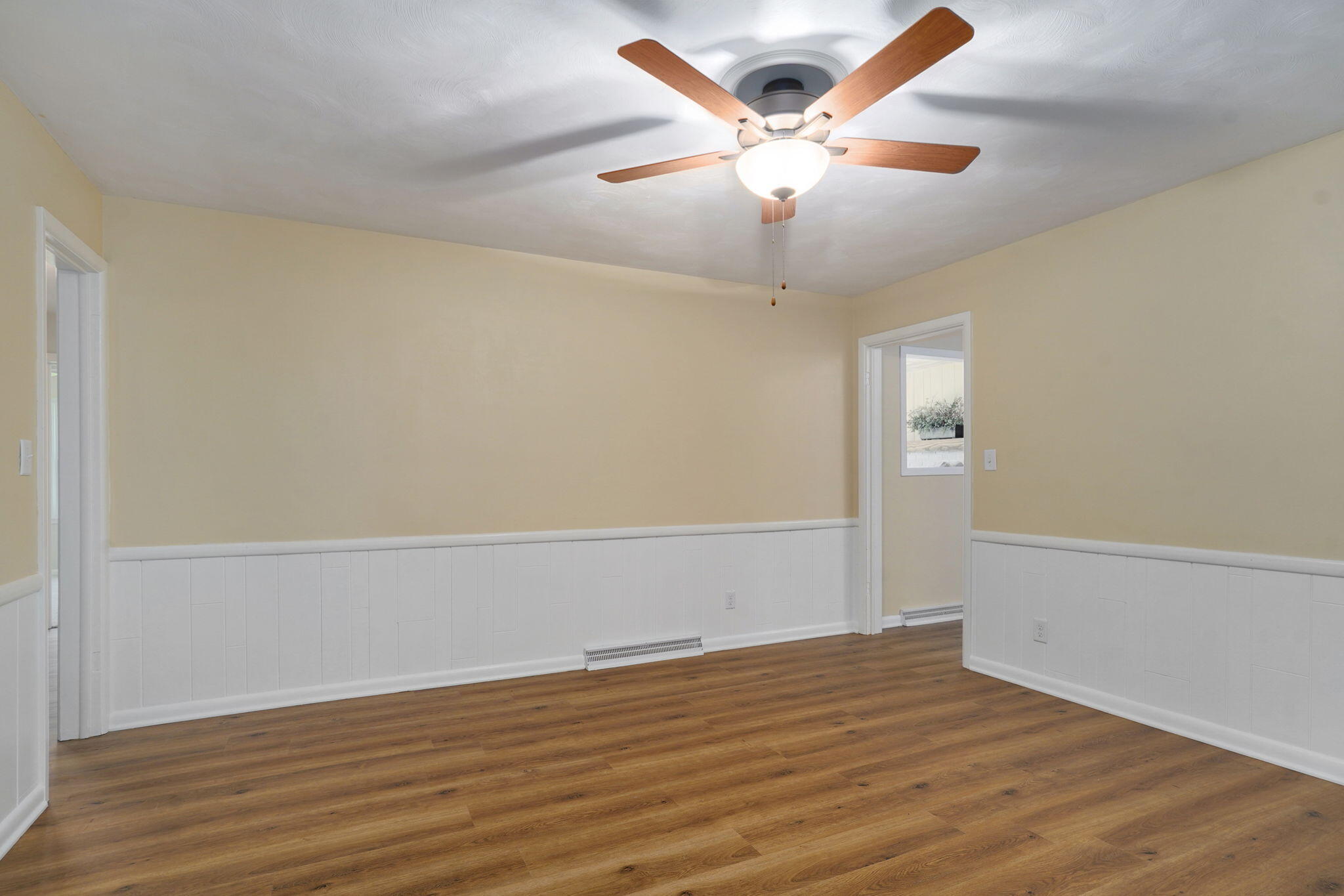 1309 East Bennett Street Springfield, MO 65804 - Photo 15 of 30 1309 E Bennett St-21