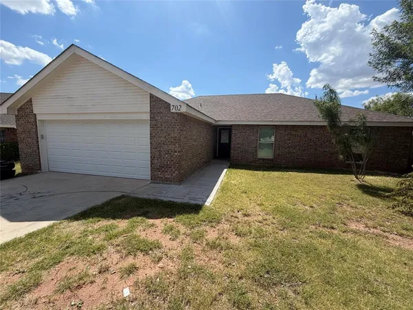 $2,300 | 702 Chanticleers Lane, Abilene, TX 79602