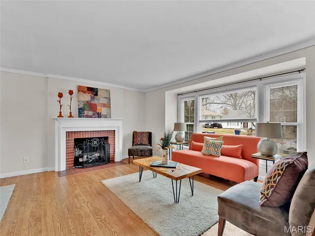 $299,900 | 1024 Woodbine Drive, Crestwood, MO 63126