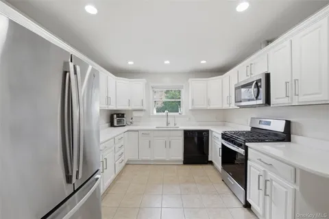 $1,400,000 | 235 Bronx River Road, Yonkers, NY 10704