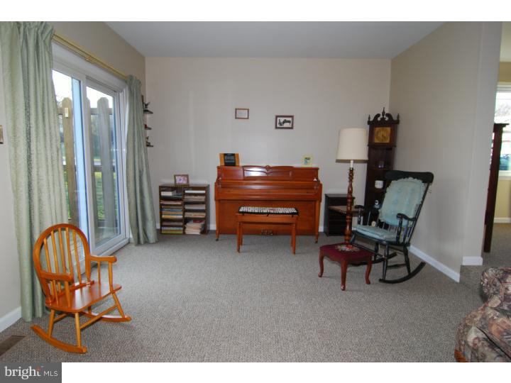 2801 Sturbridge Court Sinking Spring, PA 19608 - Photo 6 of 9 Living Room