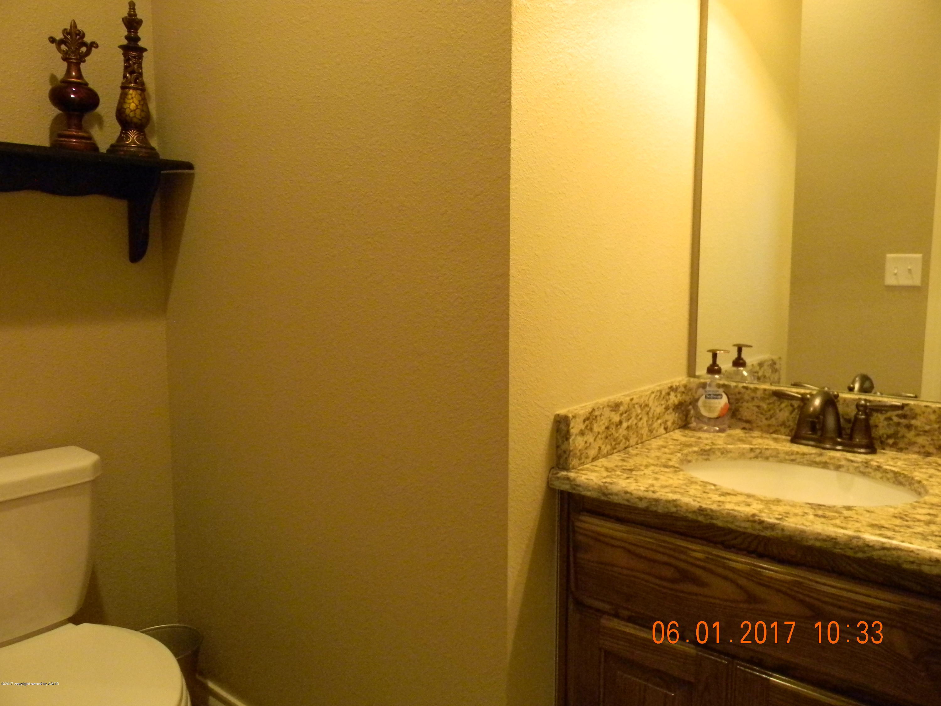 18451 Stone Creek Road Amarillo, TX 79124 - Photo 28 of 38 Half Bath