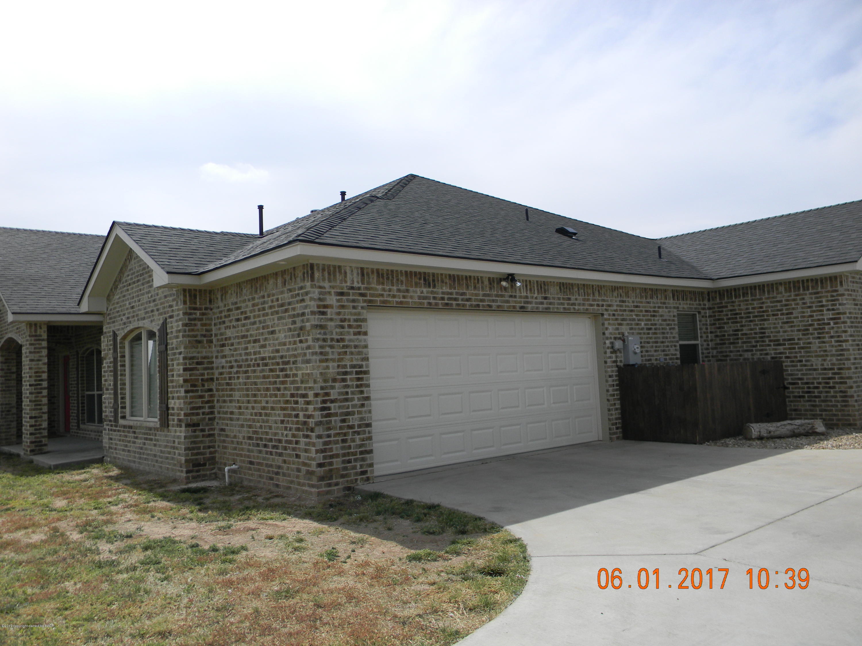 18451 Stone Creek Road Amarillo, TX 79124 - Photo 3 of 38 Garage