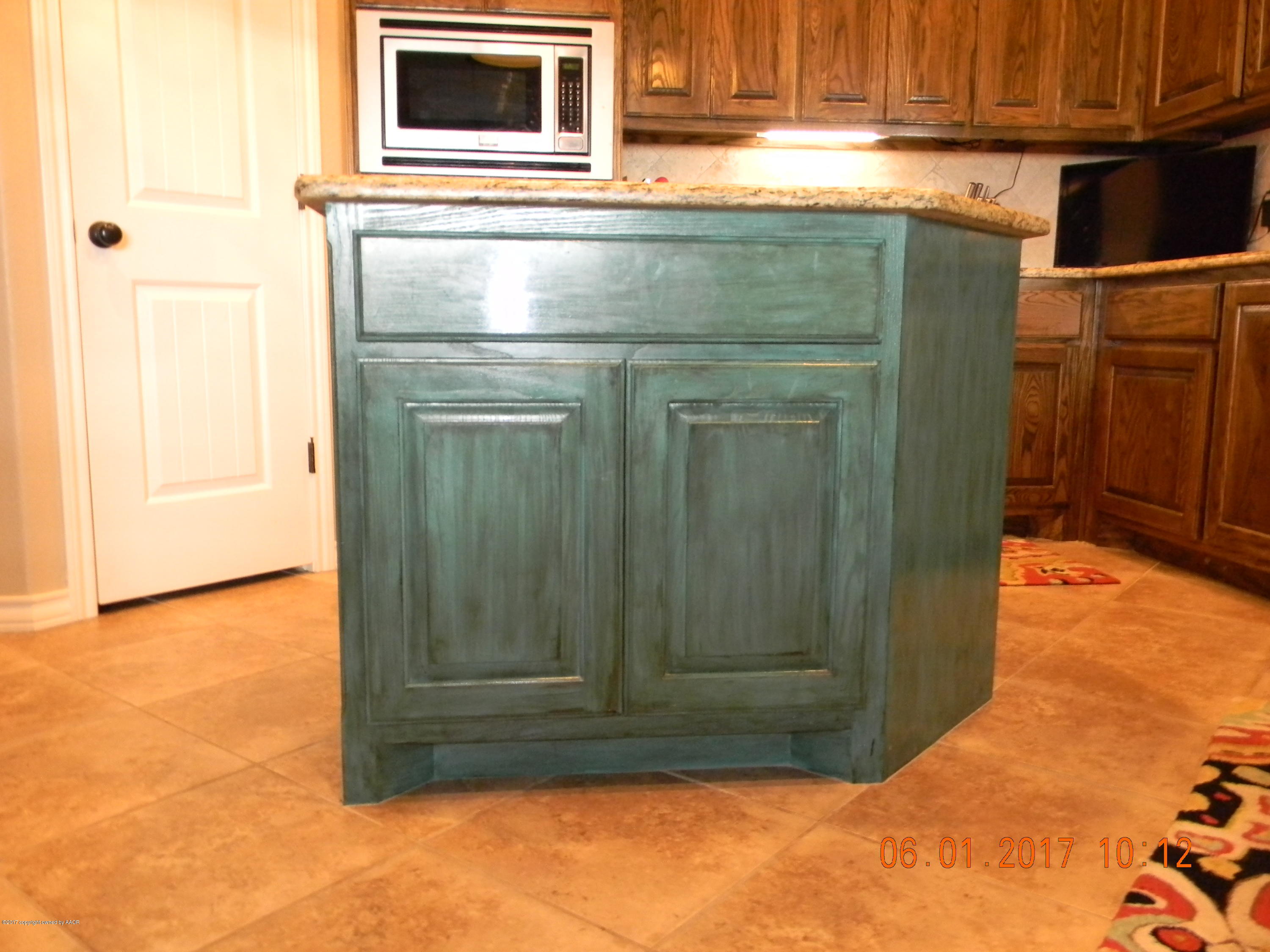 18451 Stone Creek Road Amarillo, TX 79124 - Photo 6 of 38 Kitchen Island