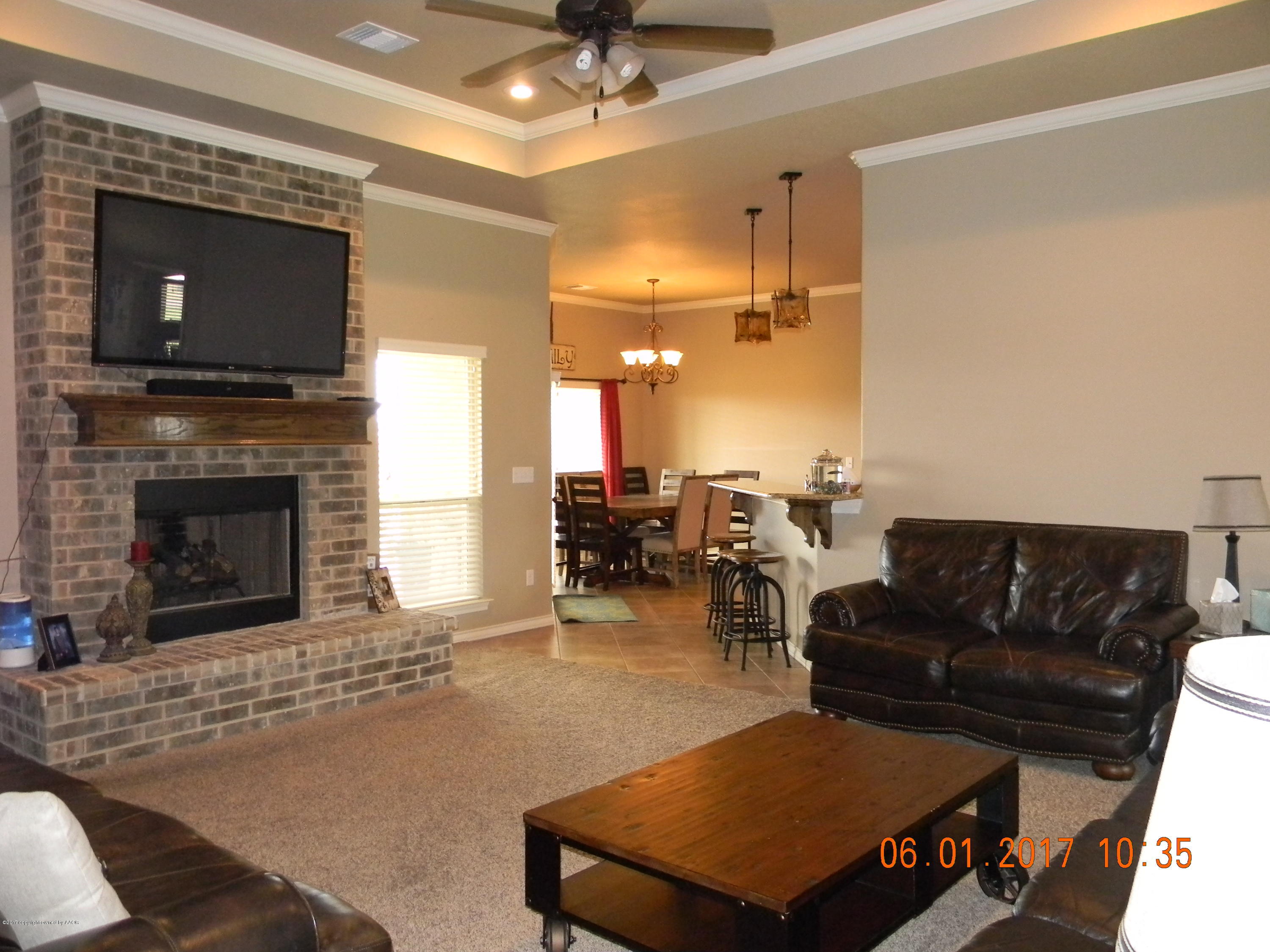 18451 Stone Creek Road Amarillo, TX 79124 - Photo 9 of 38 Living Room