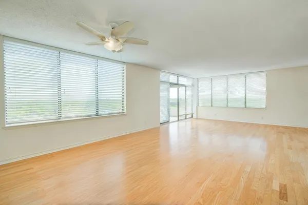 $269,500 | 14655 Champion Forest Drive, Unit 1104, Houston, TX 77069