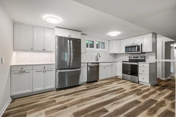 $1,975 | 193 3rd Street, Unit 2, Excelsior, MN 55331