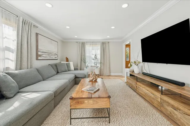 $724,900 | 116 East Orchard Street, Arlington Heights, IL 60005