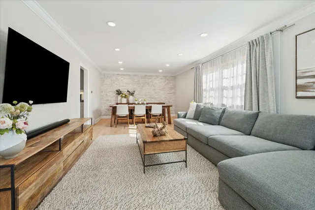 $724,900 | 116 East Orchard Street, Arlington Heights, IL 60005