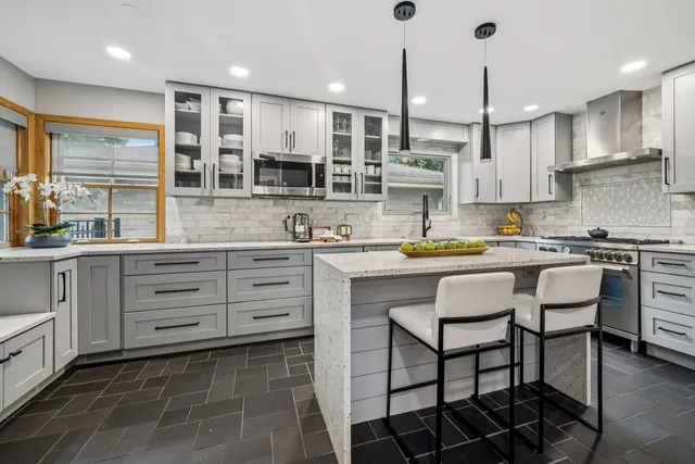 $724,900 | 116 East Orchard Street, Arlington Heights, IL 60005