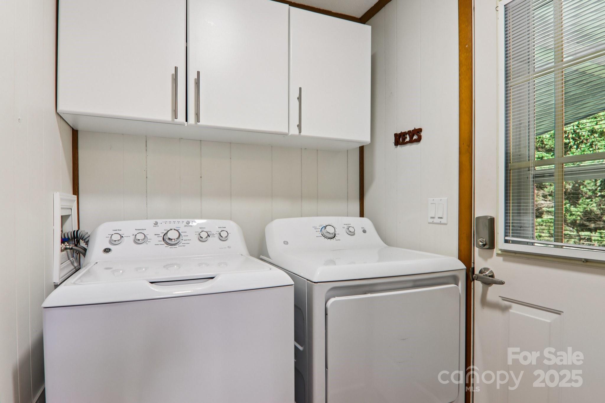 226 Cranbrook Circle Hendersonville, NC 28792 - Photo 32 of 47 a utility room with dryer and washer