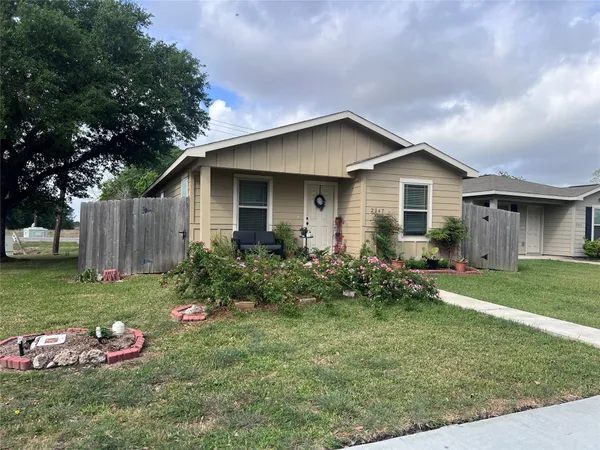 $167,900 | 2847 Golf Crest Drive, Wharton, TX 77488