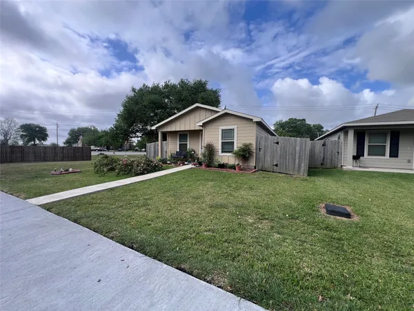 $167,900 | 2847 Golf Crest Drive, Wharton, TX 77488